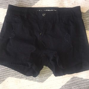 Vanilla Star mid rise black shorts
